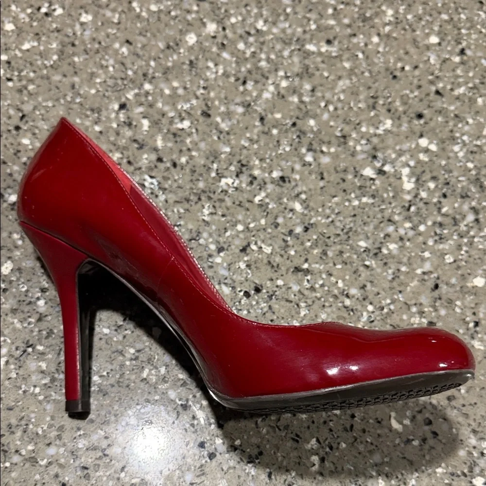 Jessica Simpson Red Patent Round Toe Heels - Picture 7 of 14